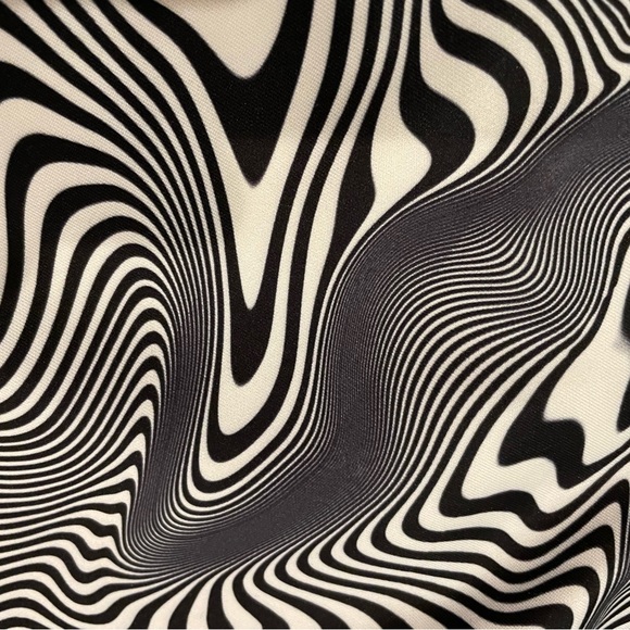 UNIF; Large - Picture 3 of 5